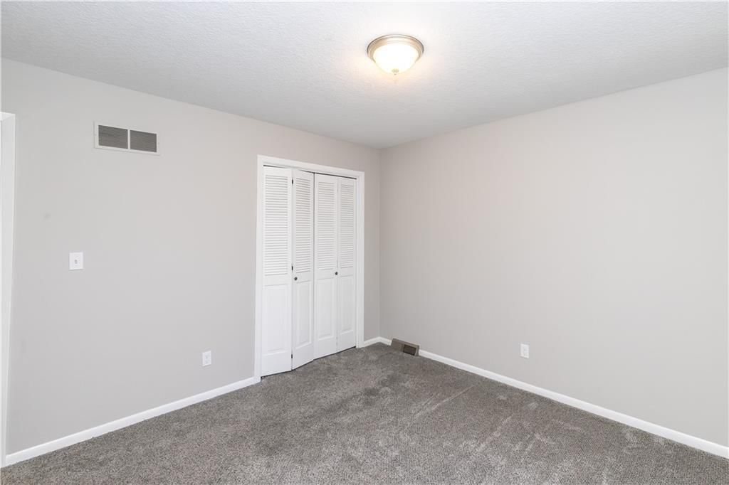 9857 N Cherry Street — photo 22