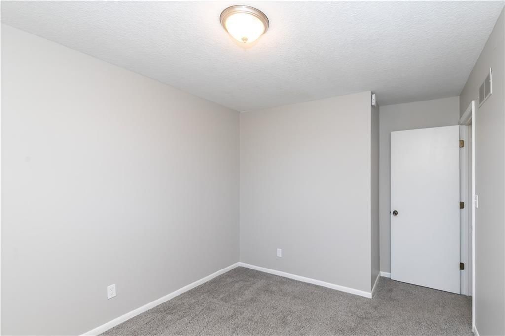 9857 N Cherry Street — photo 23