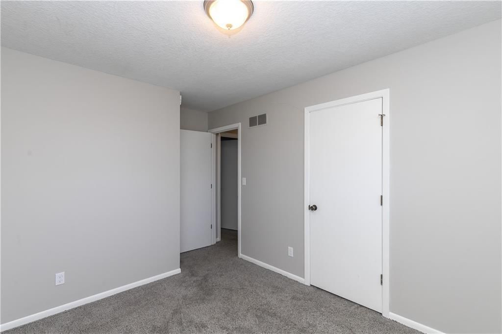 9857 N Cherry Street — photo 24