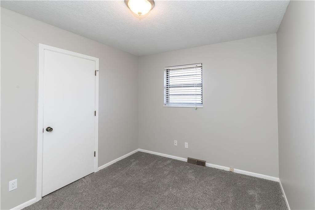 9857 N Cherry Street — photo 25
