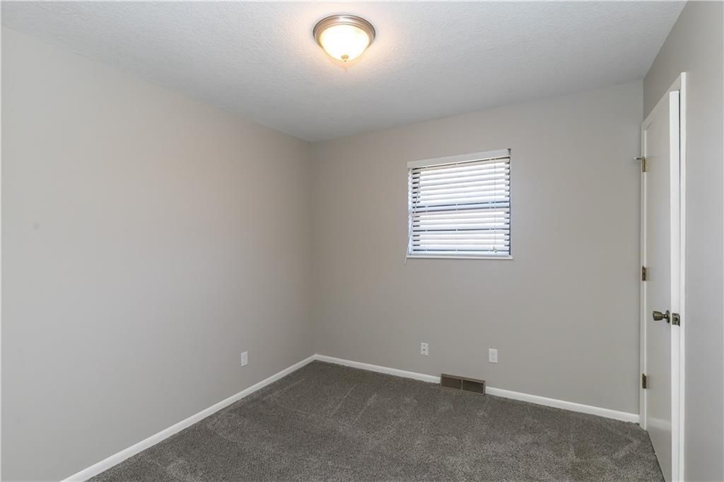 9857 N Cherry Street — photo 27