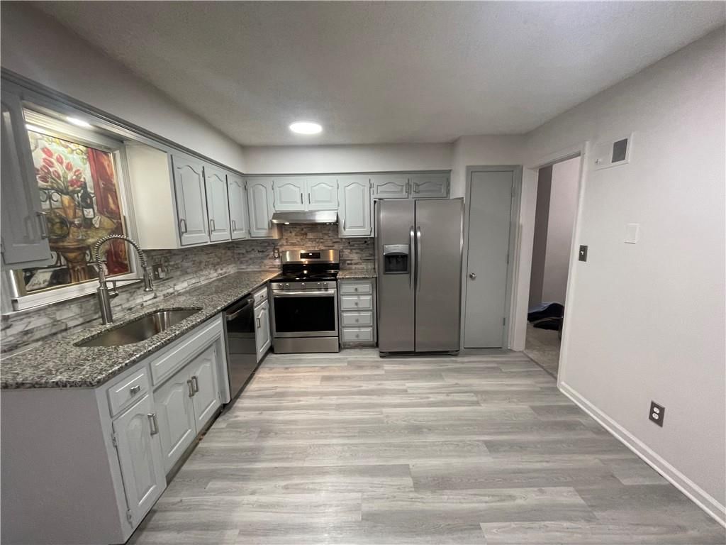 12506 Winchester Avenue — photo 4