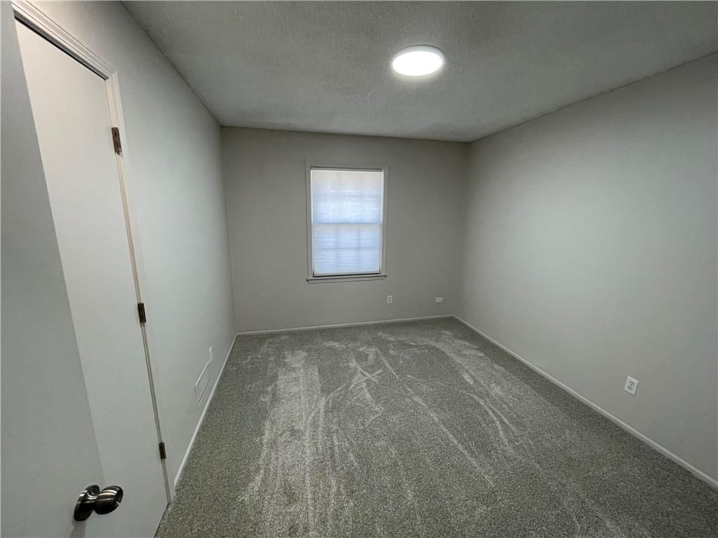 12506 Winchester Avenue — photo 8