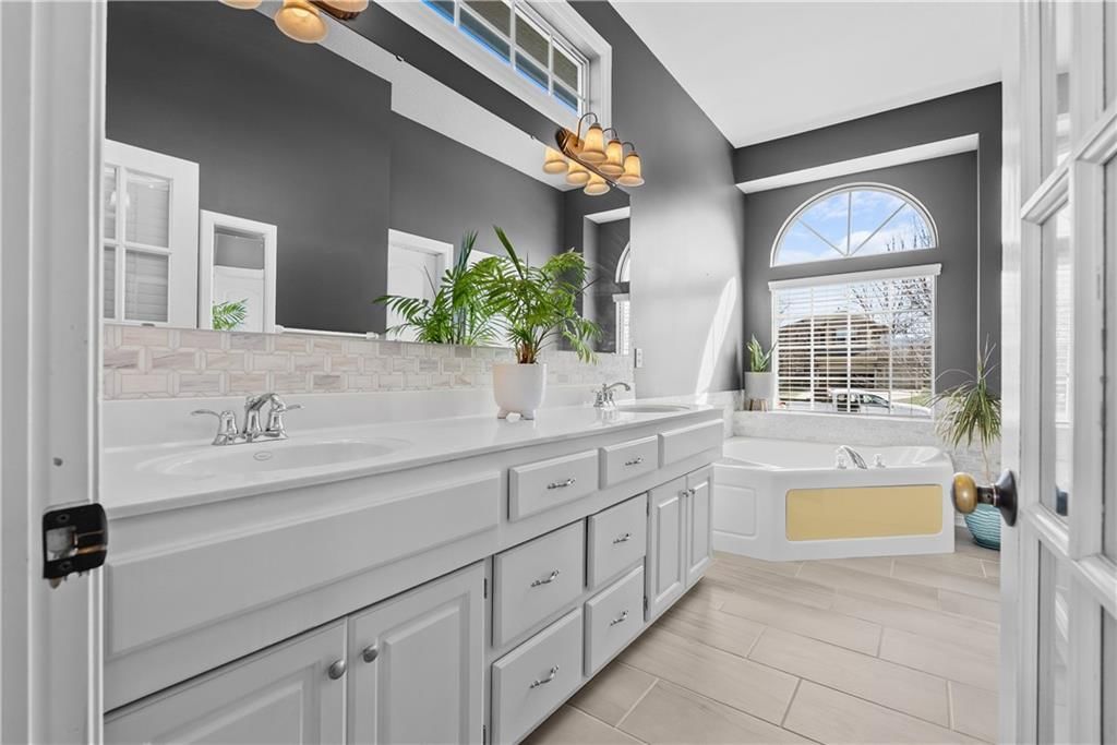 1008 SW Whistle Drive — photo 11