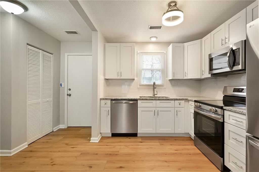 5117 CREST Drive — photo 9