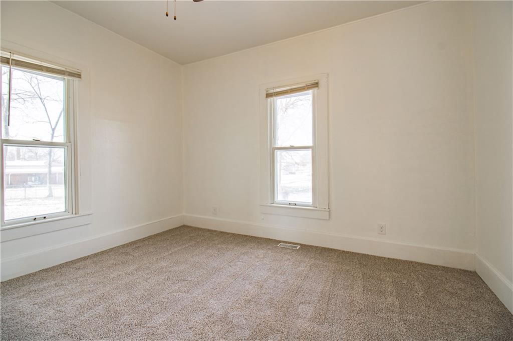 119 E 15th Terrace — photo 10