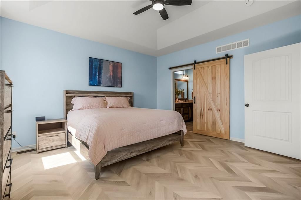 2301 W Piatt Lane — photo 15