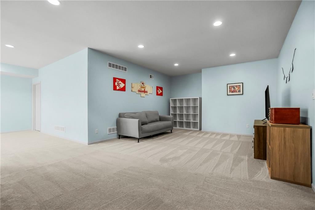2301 W Piatt Lane — photo 25