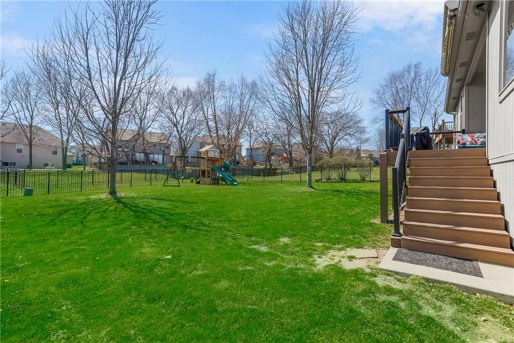 2301 W Piatt Lane — photo 31
