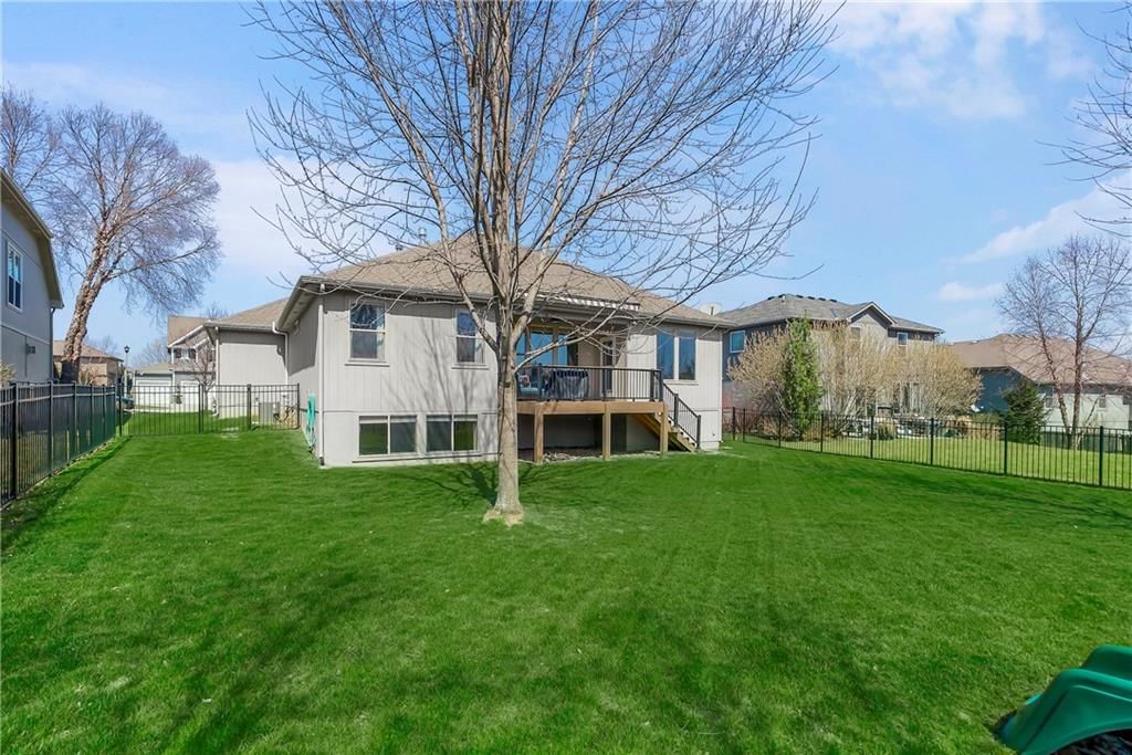 2301 W Piatt Lane — photo 32
