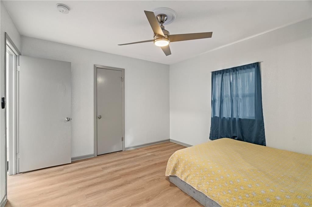 2400 S Crescent Avenue — photo 14