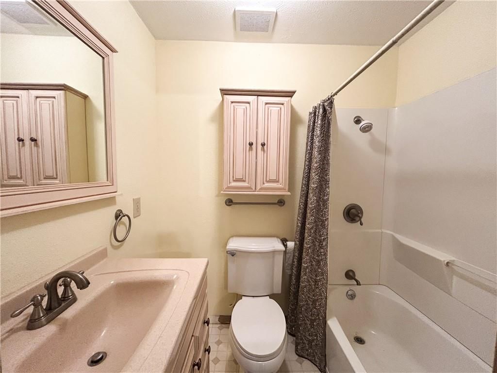 1045 Yale Road — photo 35