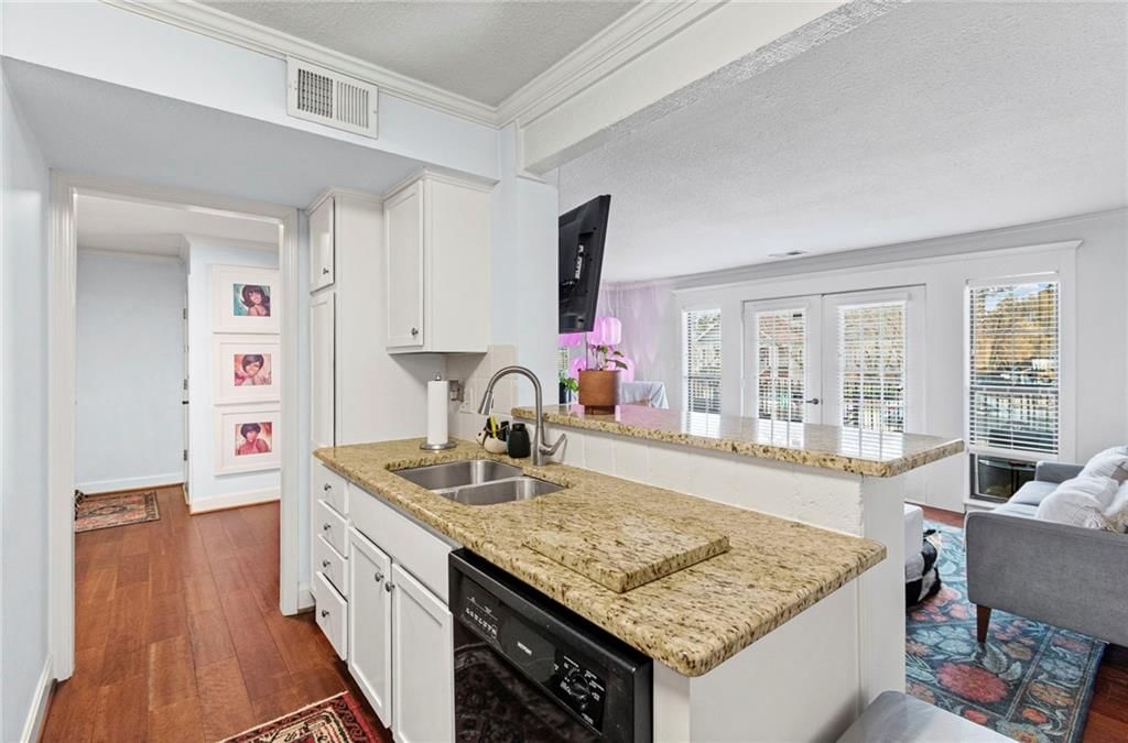 4727 Jarboe Street — photo 10