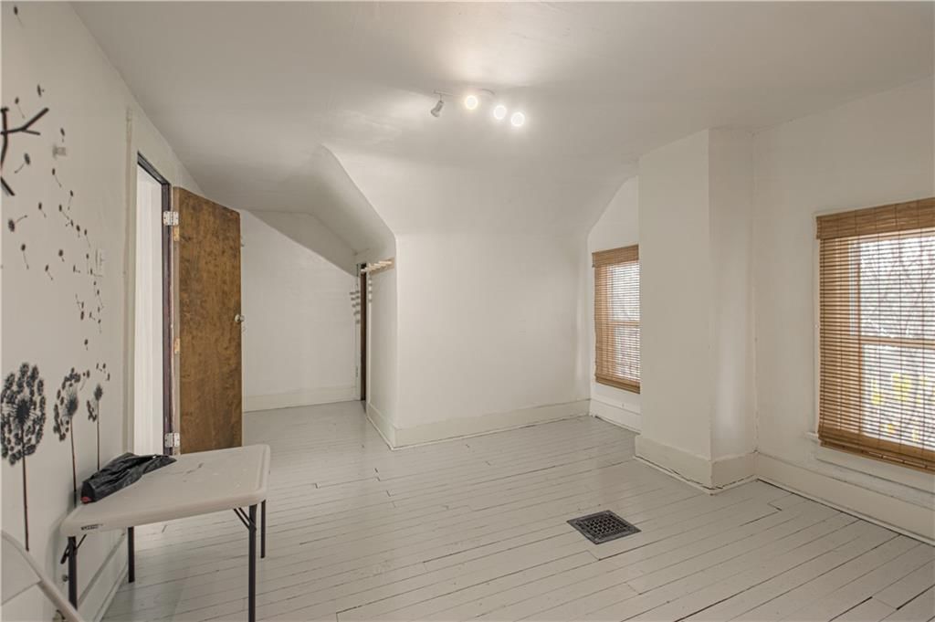 3116 E Linwood Boulevard — photo 24