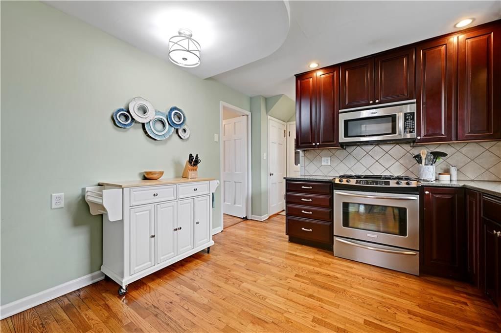 408 E 73rd Terrace — photo 14