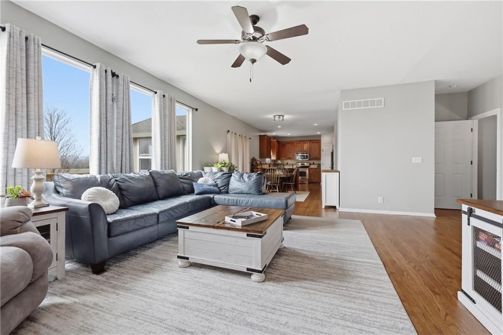 21741 W Summer Street — photo 3