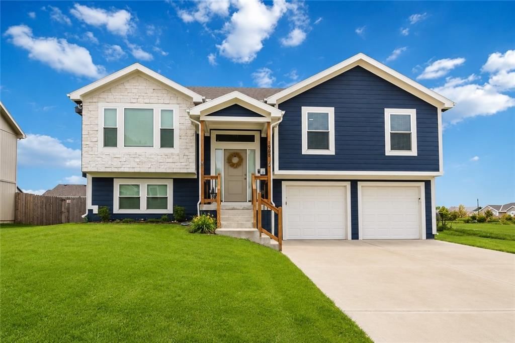 1905 Eagle Drive, Harrisonville, MO