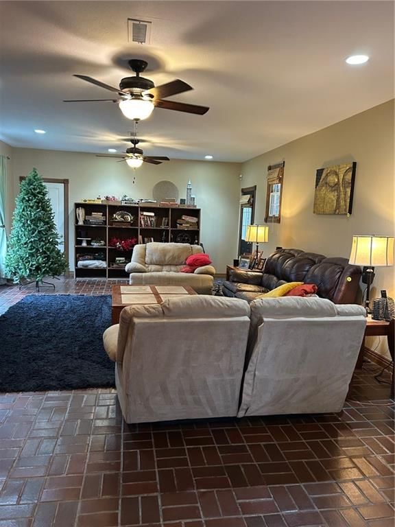 110 Huntington Circle — photo 4