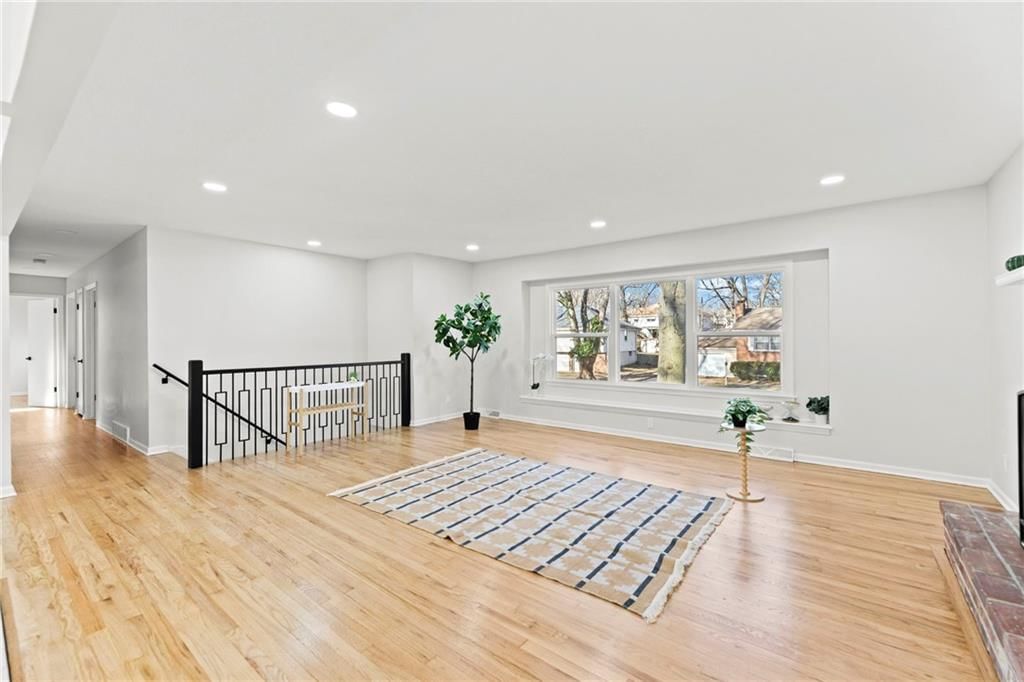 7325 Hardy Avenue — photo 4