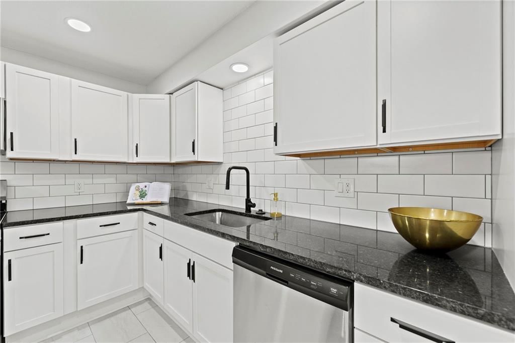 7325 Hardy Avenue — photo 13