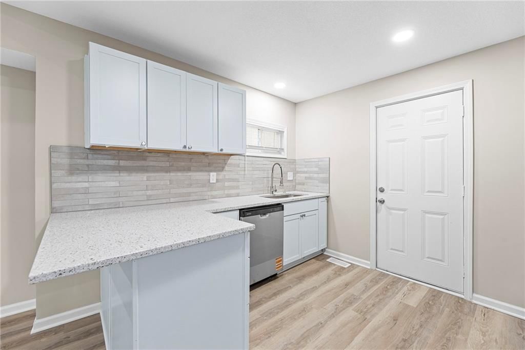 4517 Jarboe Street — photo 7