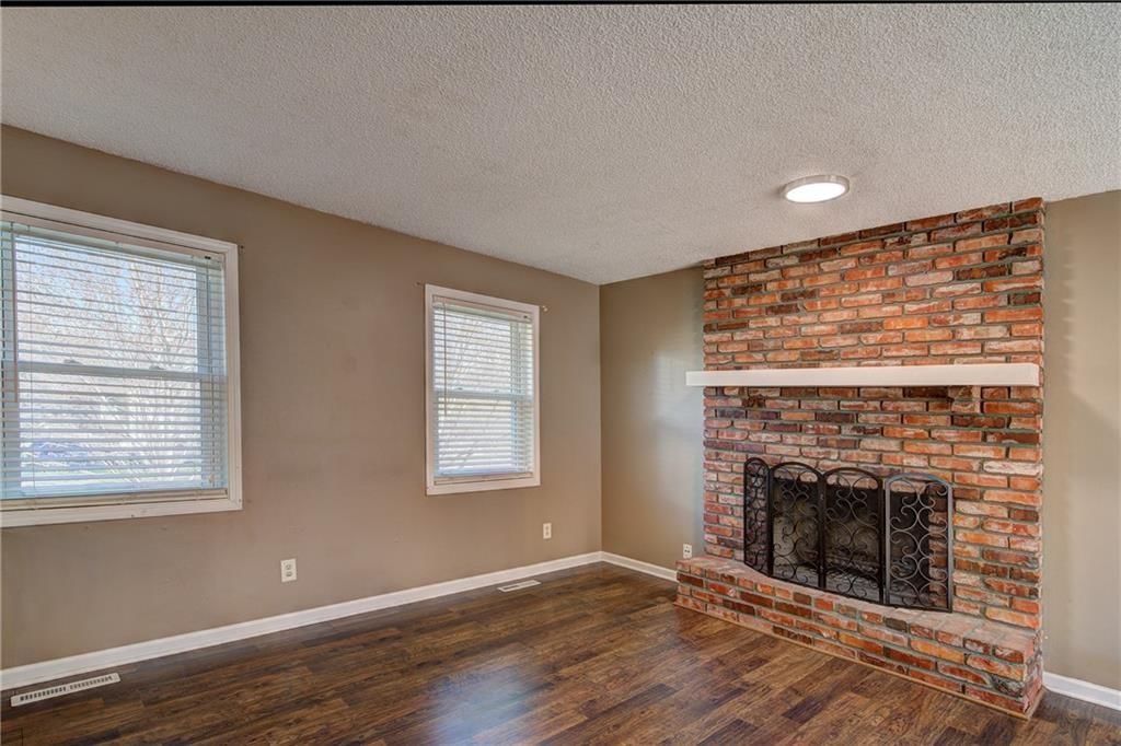 607 NE Karapat Drive — photo 4
