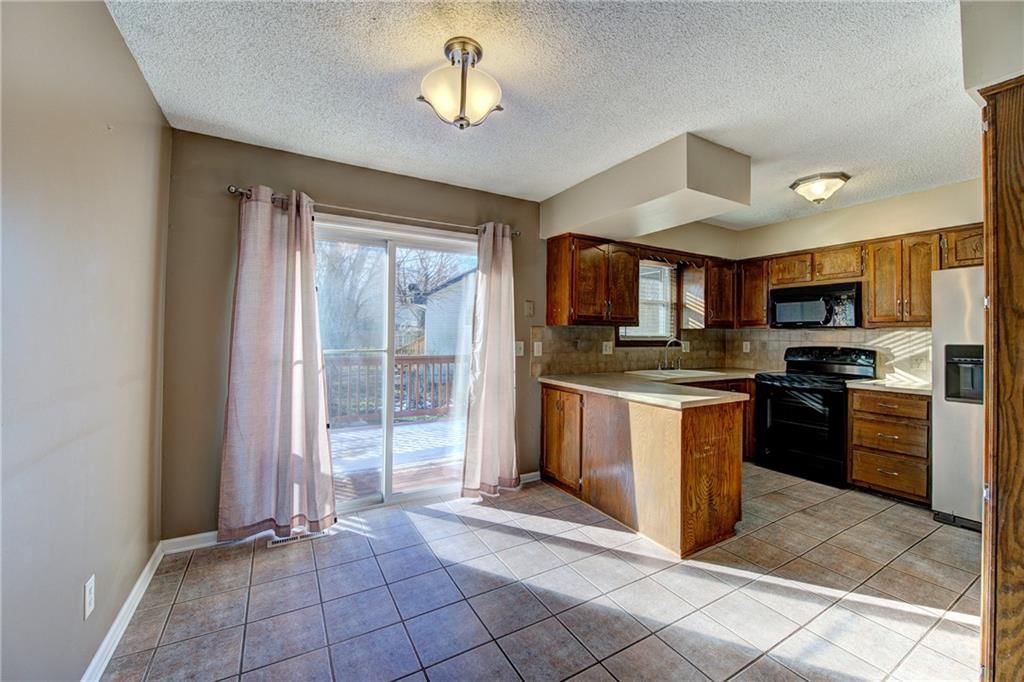 607 NE Karapat Drive — photo 5