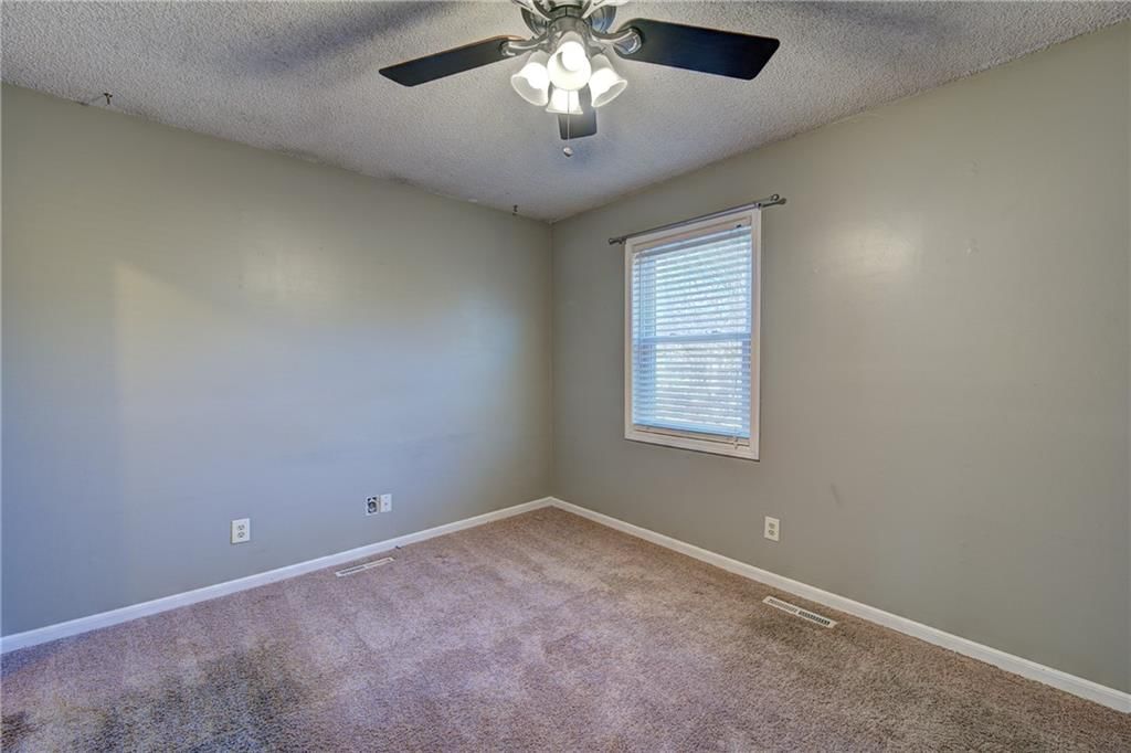 607 NE Karapat Drive — photo 8