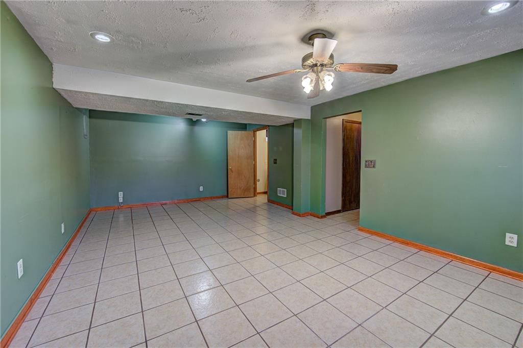 607 NE Karapat Drive — photo 11