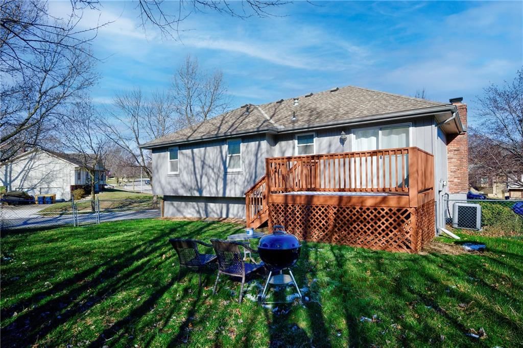 607 NE Karapat Drive — photo 14