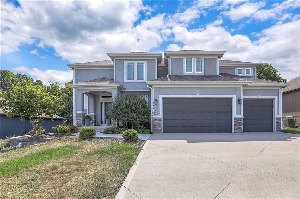 1305 NE Goshen Drive, Lee's Summit, MO
