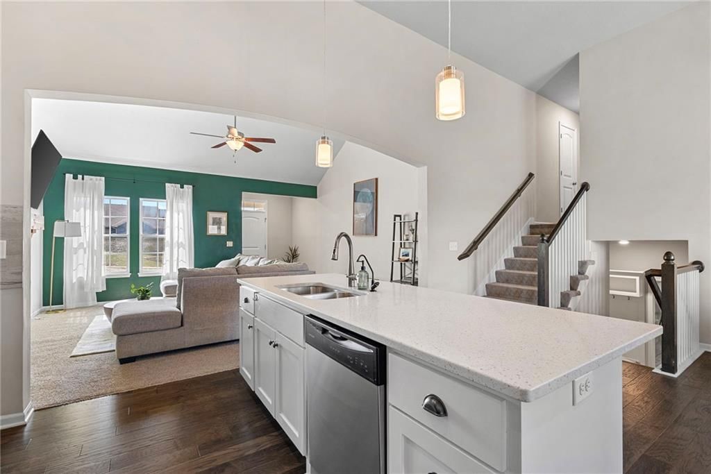 9504 N Lenox Place — photo 2