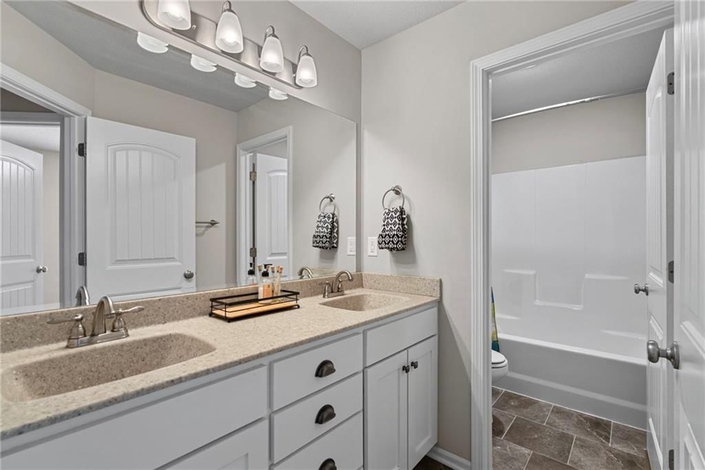 9504 N Lenox Place — photo 27