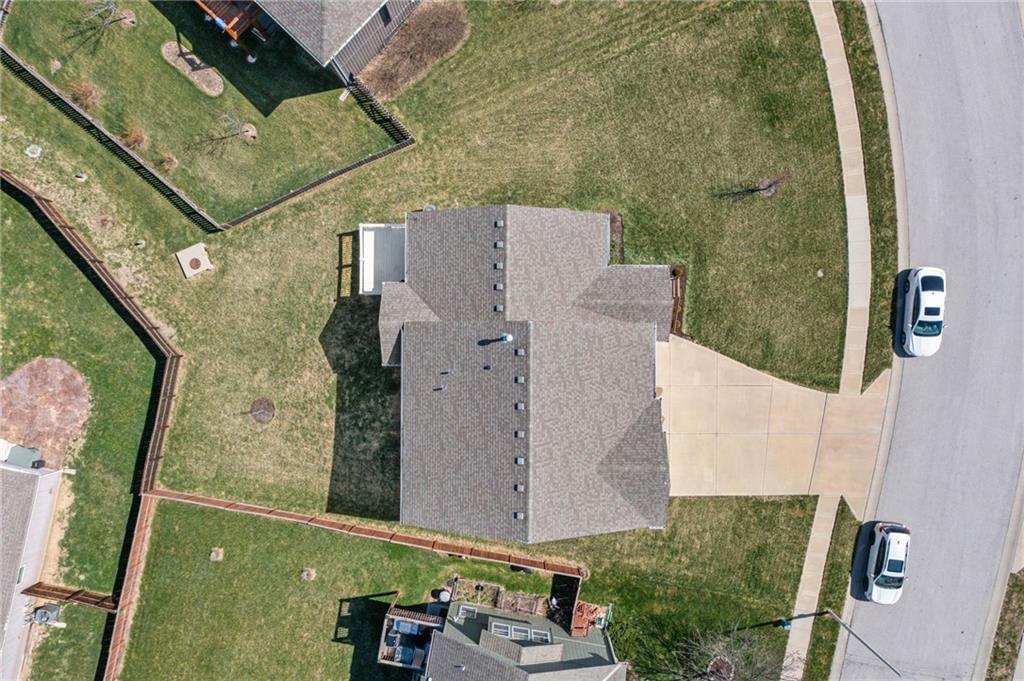 9504 N Lenox Place — photo 33