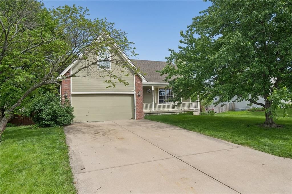 325 SE Canterbury Lane — photo 2