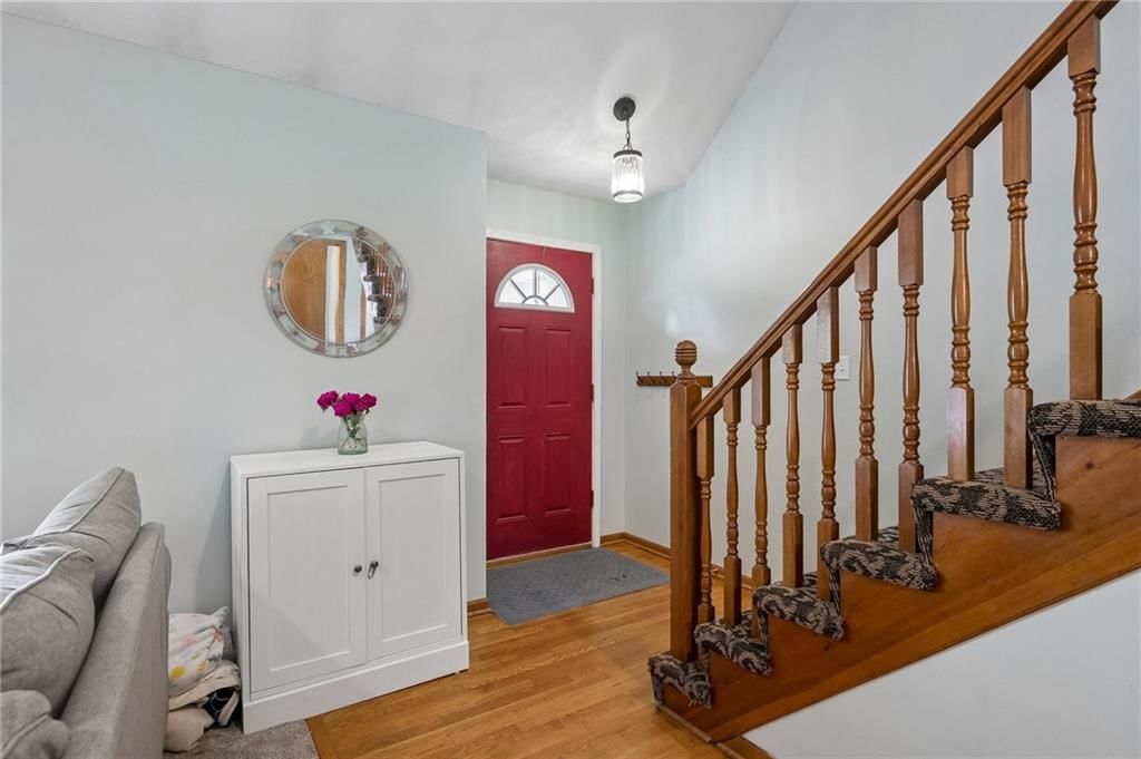 325 SE Canterbury Lane — photo 4