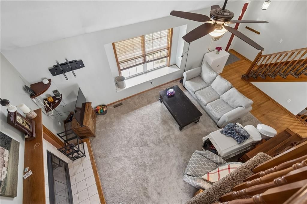 325 SE Canterbury Lane — photo 6