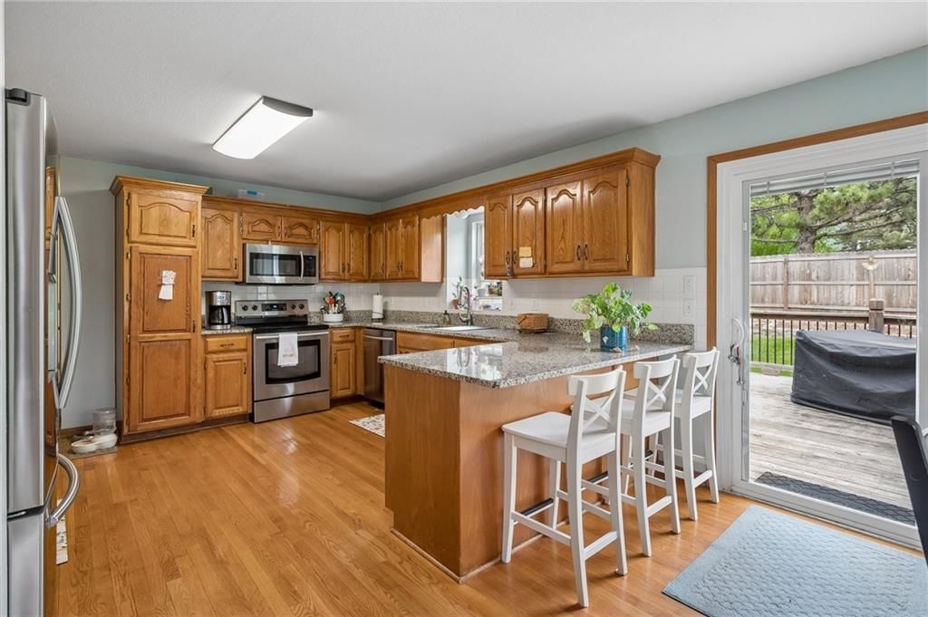 325 SE Canterbury Lane — photo 8