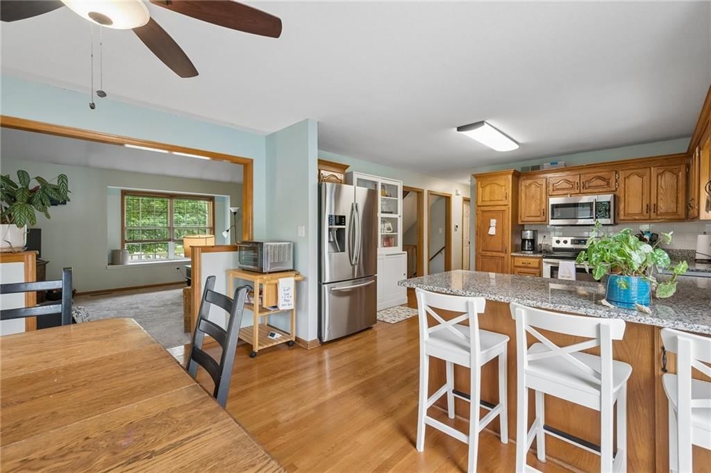 325 SE Canterbury Lane — photo 9