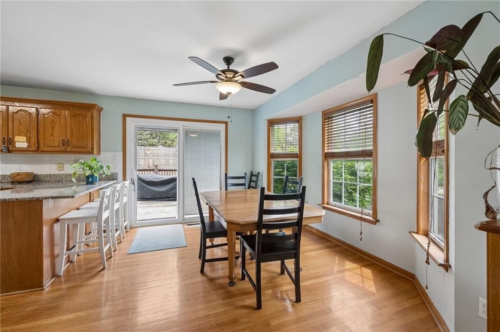 325 SE Canterbury Lane — photo 10