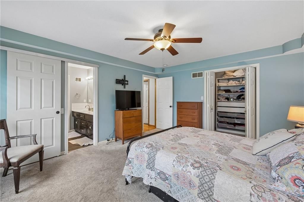 325 SE Canterbury Lane — photo 11