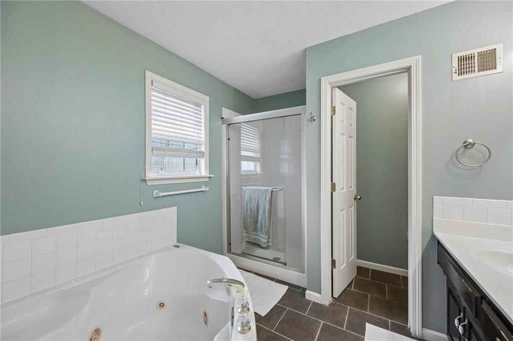 325 SE Canterbury Lane — photo 14