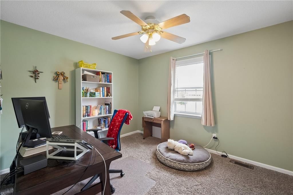 325 SE Canterbury Lane — photo 17