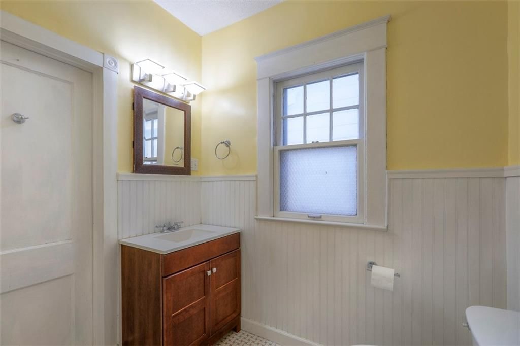 829 W 40 Street — photo 24