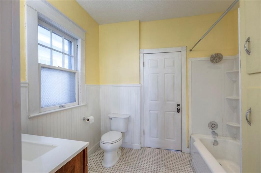 829 W 40 Street — photo 25
