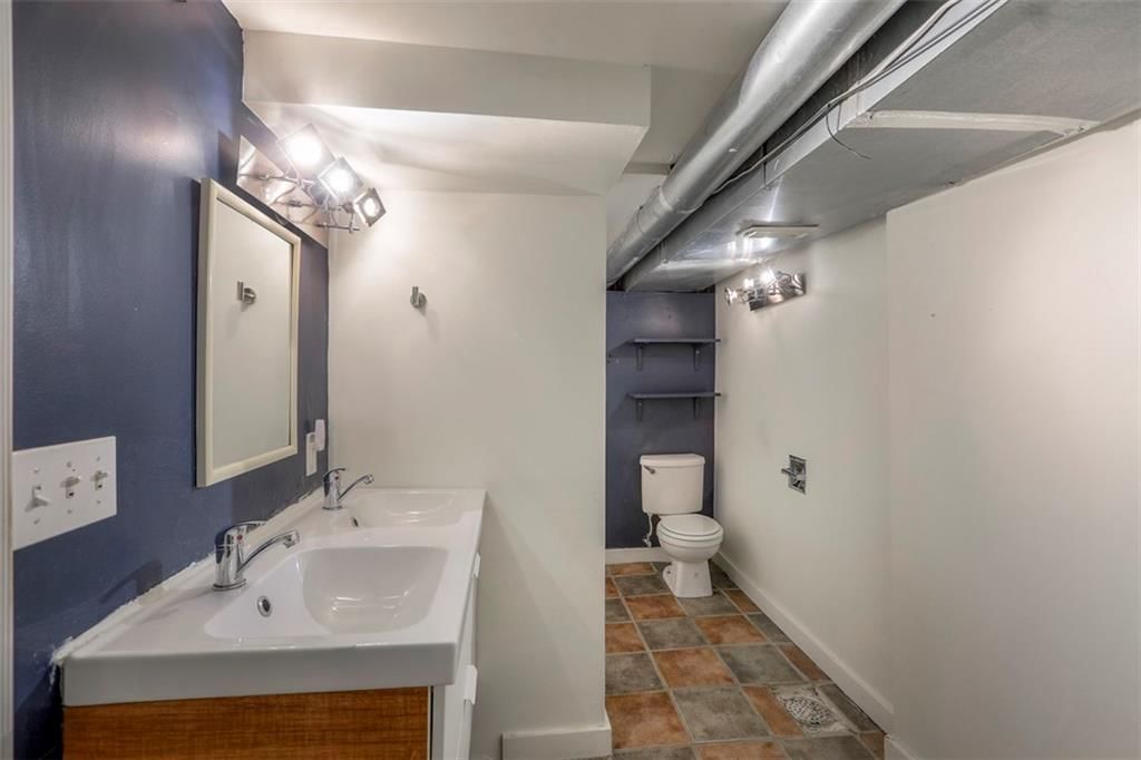 829 W 40 Street — photo 30