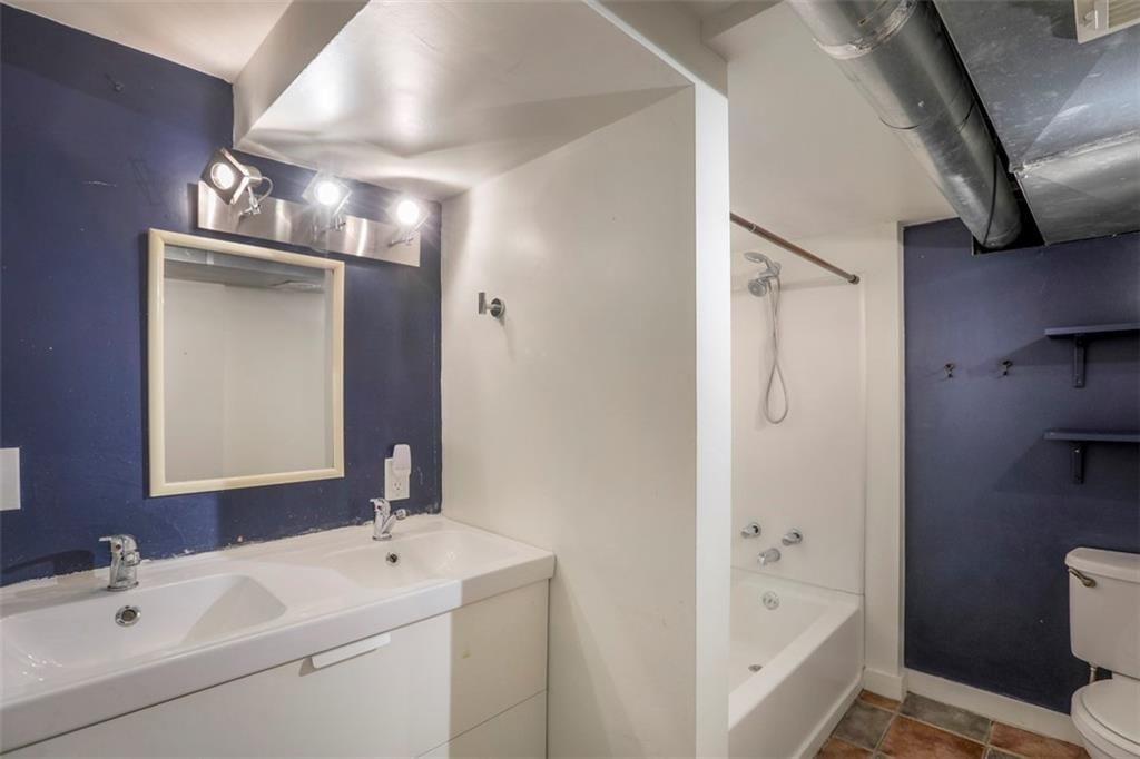 829 W 40 Street — photo 31