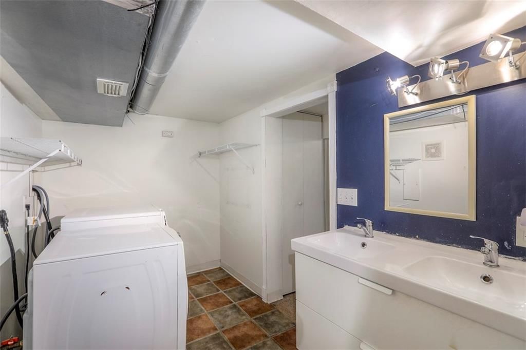829 W 40 Street — photo 32