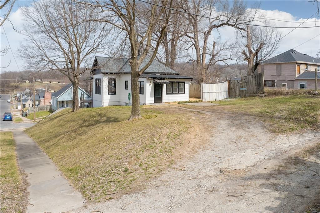 402 Blake Street — photo 16