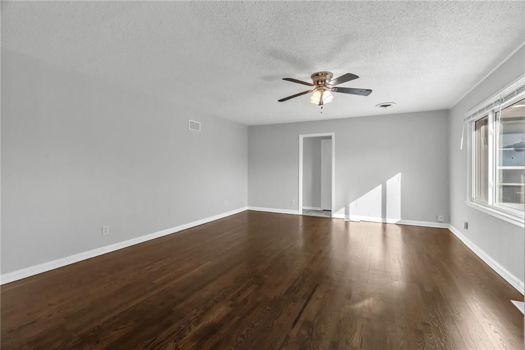 936 HILLSIDE Avenue — photo 4